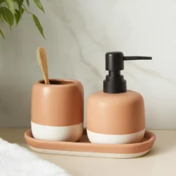 Dozownik do mydła i kubek na szczoteczki na ceramicznej podstawce THE PASTELS