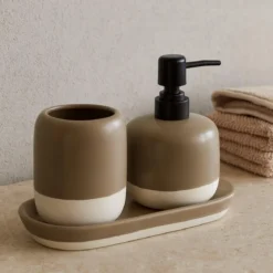Dozownik do mydła i kubek na szczoteczki na ceramicznej podstawce THE PASTELS