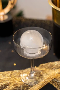 Foremka do lodu typu kule, whisky, gin, negroni
