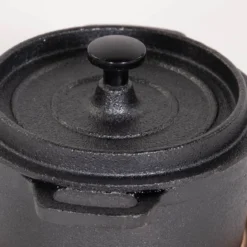 Garnuszek żeliwny z pokrywką i deską do podawania gorących potraw, 200 ml