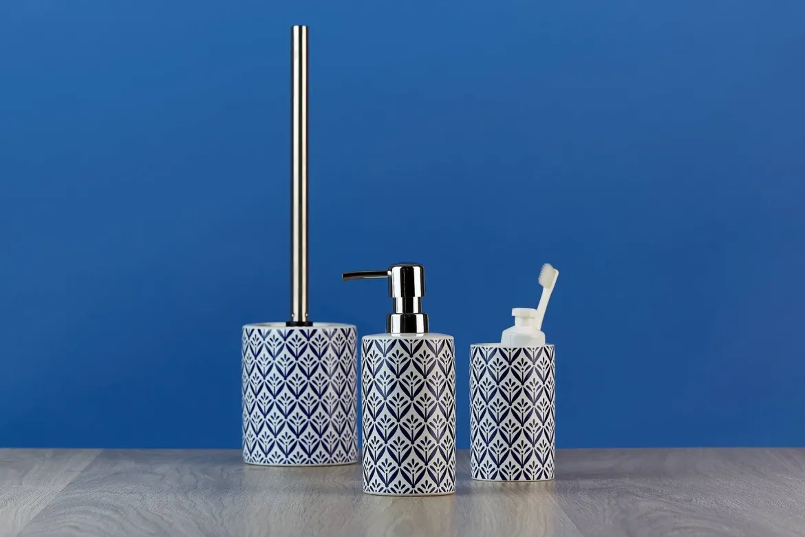 Kubek ceramiczny na szczoteczki z zębów, pojemnik łazienkowy LORCA z motywem greckim - WENKO
