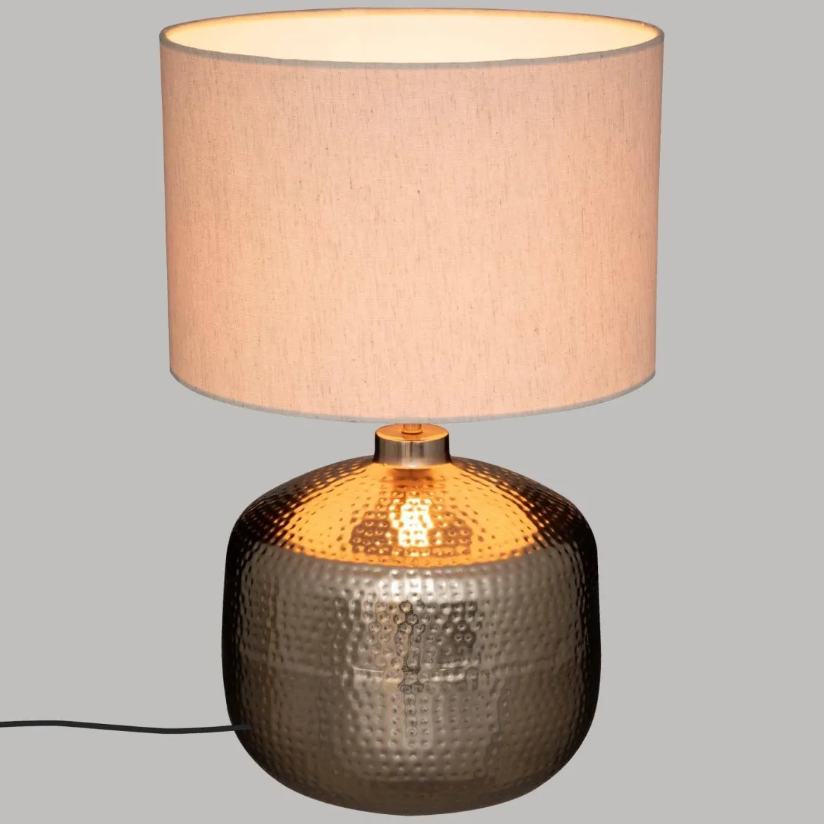Lampa z beżowym abażurem Kais, metalowa podstawa, wys. 52 cm