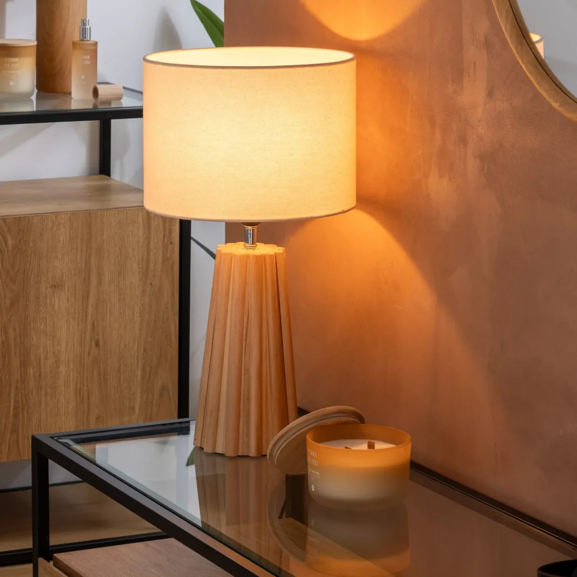 Lampka nocna ADONA na drewnianej nodze, wys. 53 cm