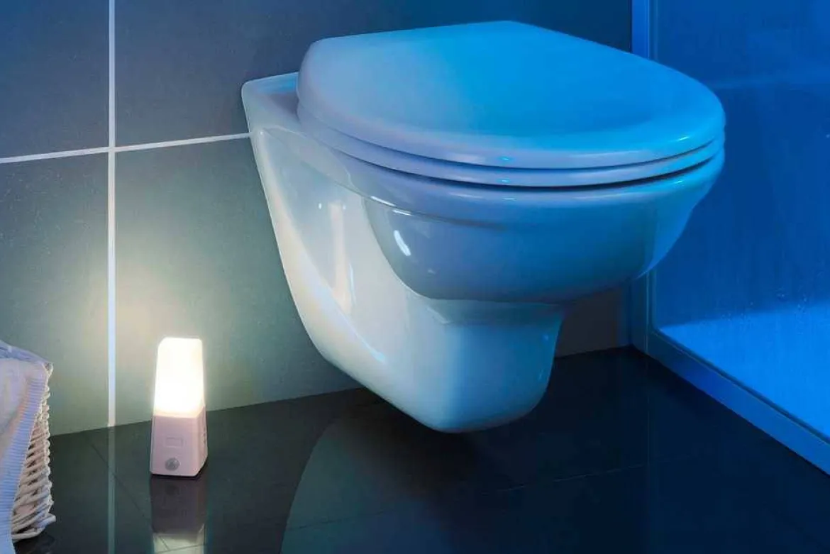 Lampka nocna LED z sensorem ruchu