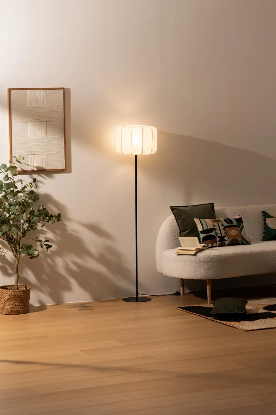 Lampka stojąca do salonu TOBIE z bawełnianym abażurem, Ø 37 x 150 cm