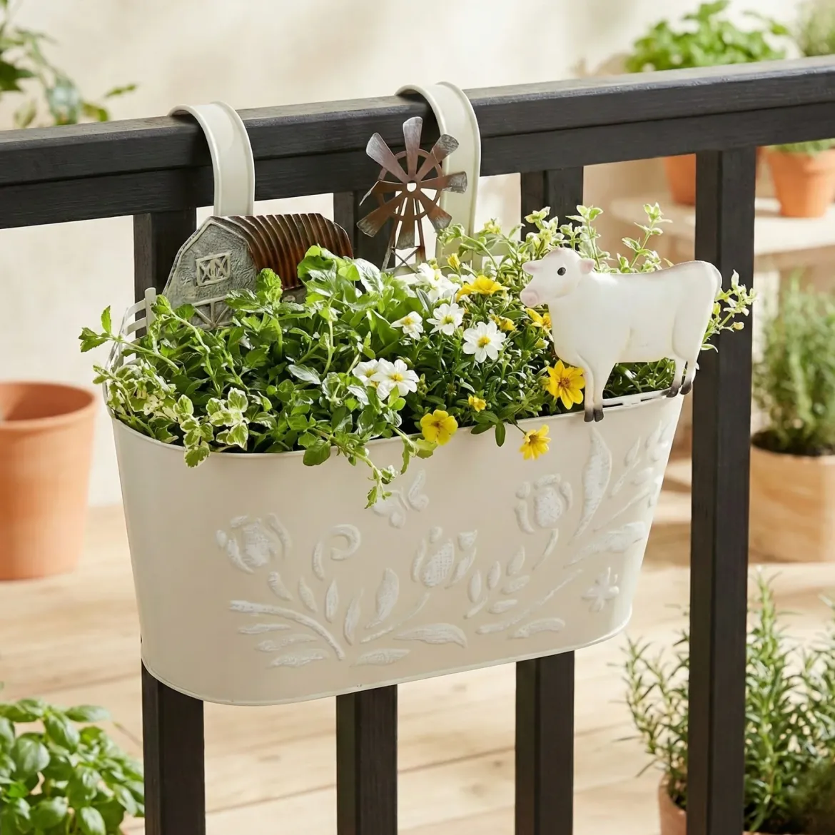 Metalowa osłonka na doniczkę RANCH z motywem zwierząt gospodarskich, 34 cm
