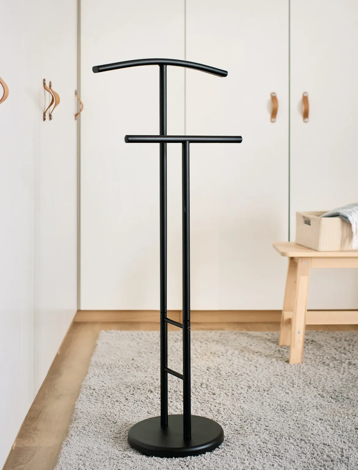 Metalowy wieszak na ubrania NORDIC SPACE, wys. 114 cm