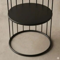 Okrągły stolik kawowy z metalu, z półką RODA, 52 cm
