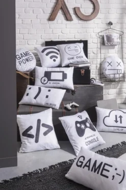Poduszka dekoracyjna GEEK GAME, TODAY