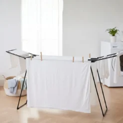 Teleskopowa suszarka na pranie z rozkładanymi ramionami, 200-260 cm, SVARTO