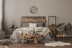 Zegar na ścianę w stylu vintage, oryginalna dekoracja wykonana z metalu