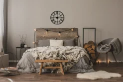 Zegar wiszący z metalu, tarcza z dużymi elementami w stylu vintage