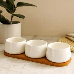 Zestaw porcelanowych miseczek na dipy APERIO, 3 x 200 ml, bambusowa taca